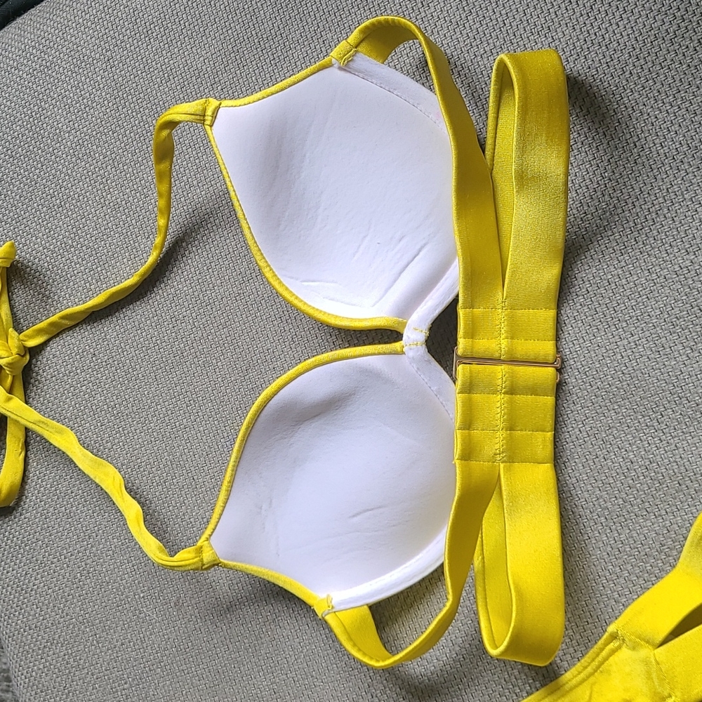 Victoria's Secret Yellow Bikini - Picture 4 of 11